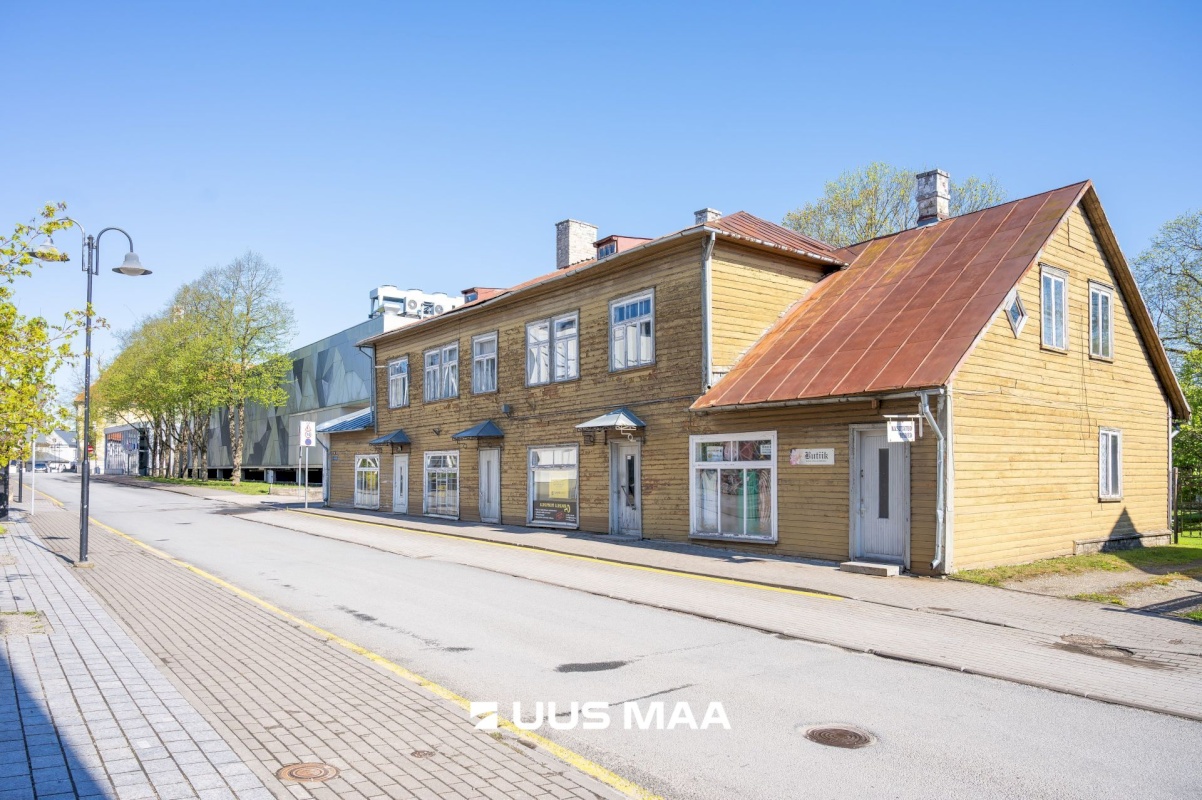 Saaremaa vald, Kuressaare linn, Raekoja 4