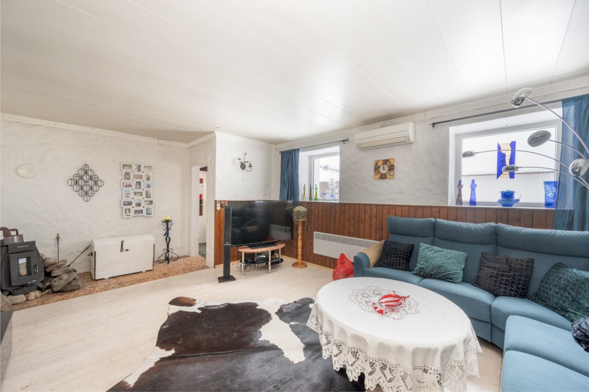 Lääne-Nigula vald, Taebla alevik, Papli pst 1