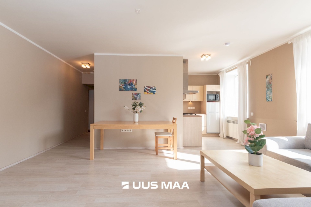 Tallinn, Kesklinna linnaosa, Kompassi, Pronksi 4