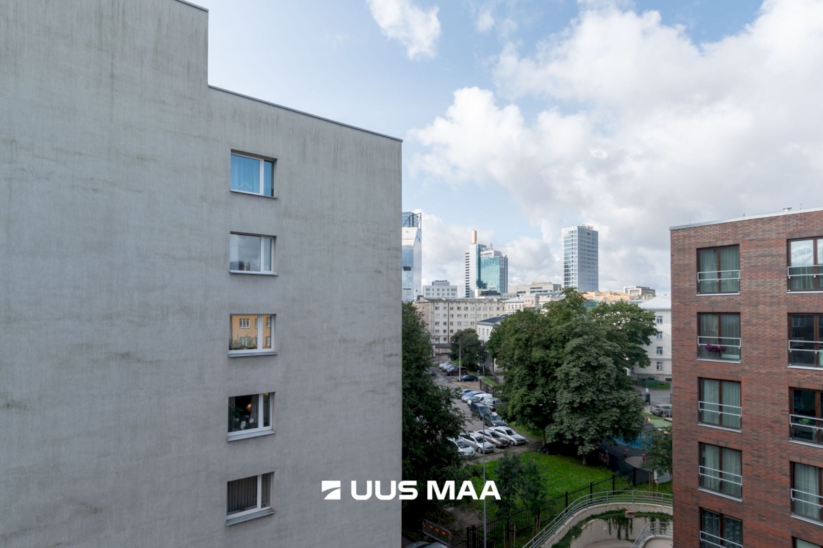 Tallinn, Kesklinna linnaosa, Kompassi, Pronksi 4