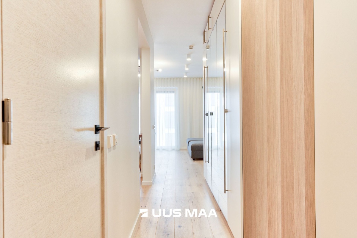 Tallinn, Kesklinna linnaosa, Pärnu mnt 33