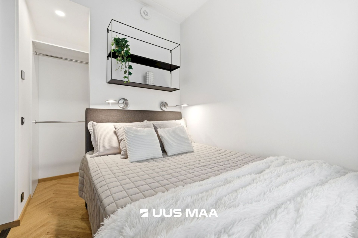 Tallinn, Kesklinna linnaosa, Uus Maailm, Toom-Kuninga 15