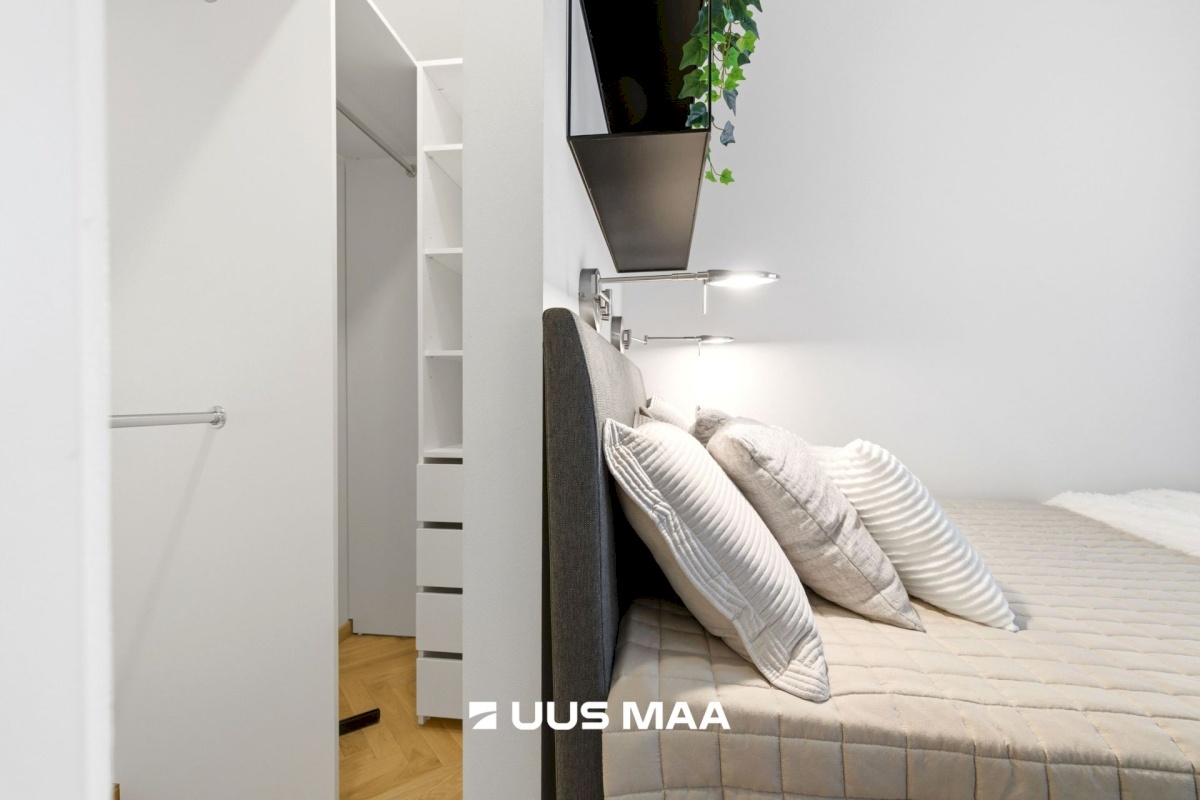 Tallinn, Kesklinna linnaosa, Uus Maailm, Toom-Kuninga 15