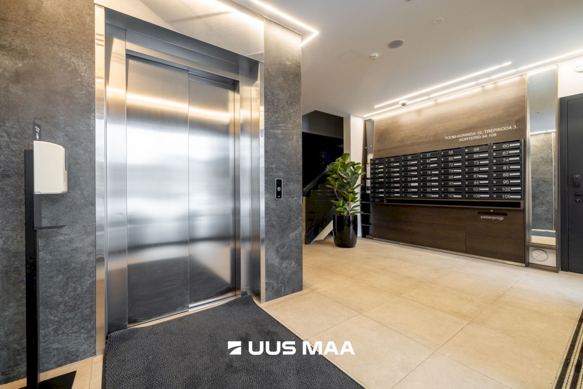 Tallinn, Kesklinna linnaosa, Uus Maailm, Toom-Kuninga 15