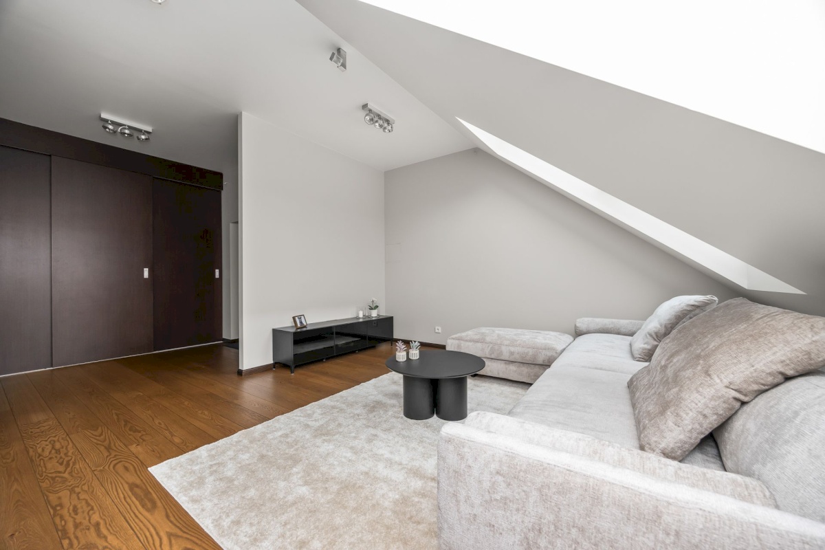 Tallinn, Kesklinna linnaosa, Lembitu 8