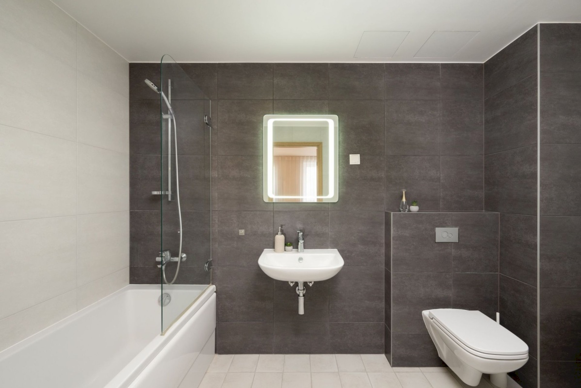 Tallinn, Kristiine linnaosa, Tondi, Sõjakooli 12