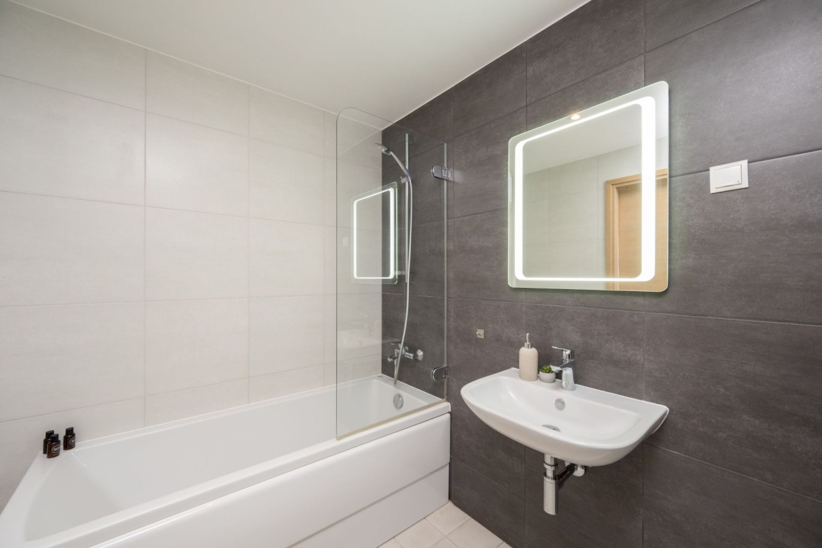 Tallinn, Kristiine linnaosa, Tondi, Sõjakooli 12