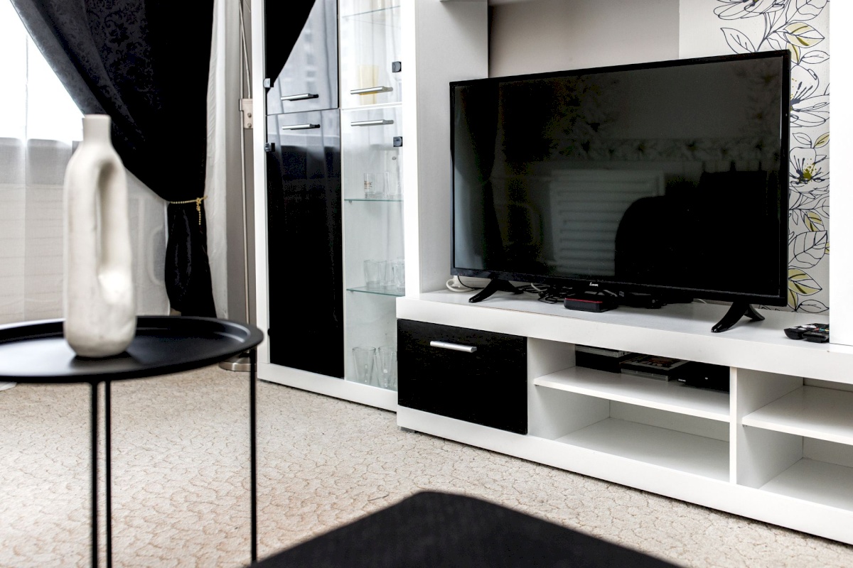 Tallinn, Haabersti linnaosa, Väike-Õismäe, Õismäe tee 99