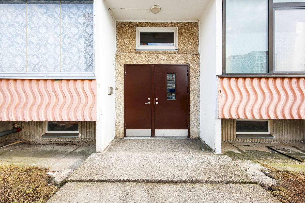 Tallinn, Haabersti linnaosa, Väike-Õismäe, Õismäe tee 99