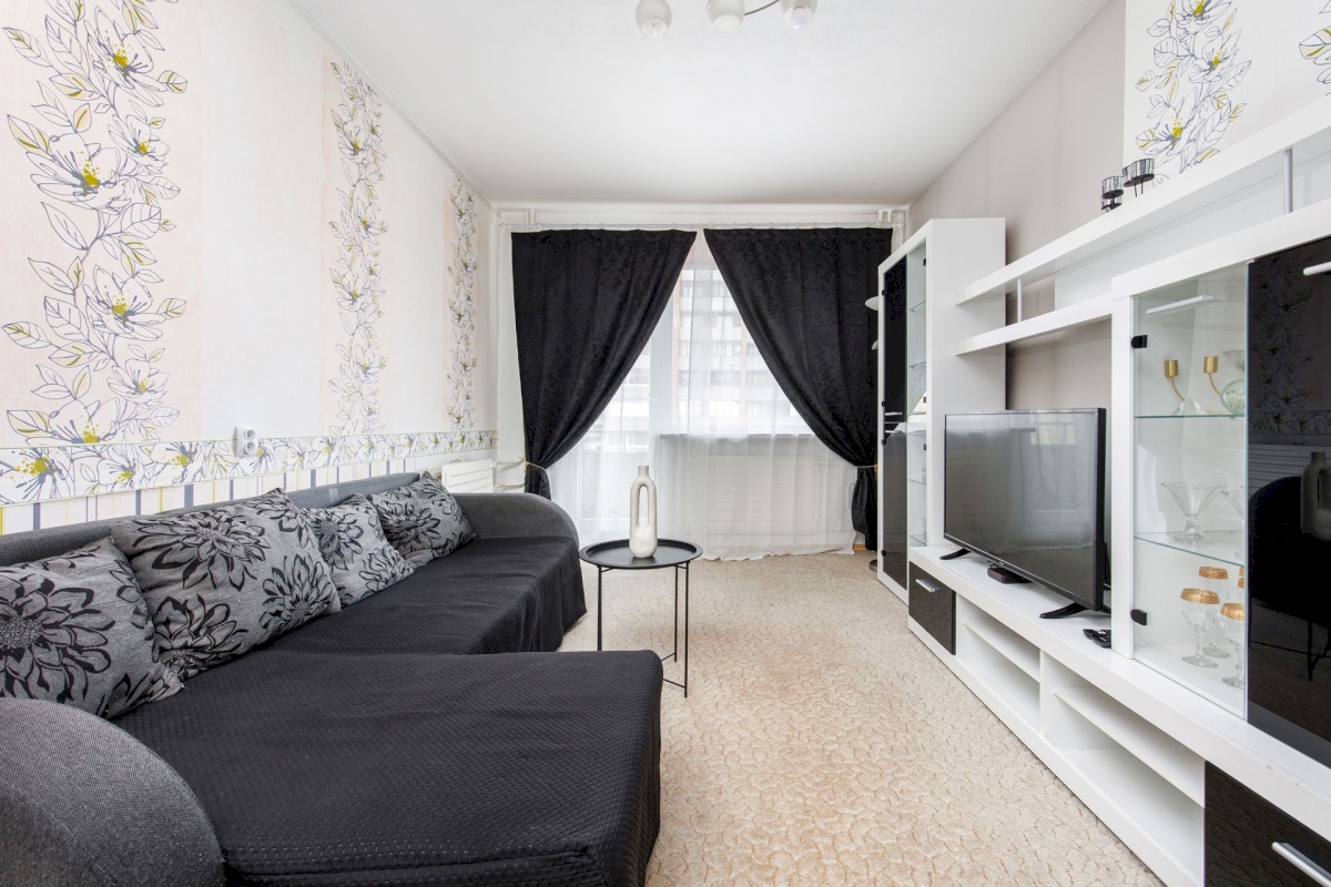 Tallinn, Haabersti linnaosa, Väike-Õismäe, Õismäe tee 99