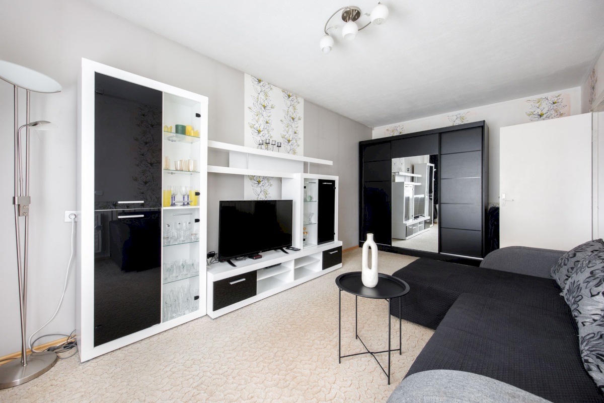 Tallinn, Haabersti linnaosa, Väike-Õismäe, Õismäe tee 99