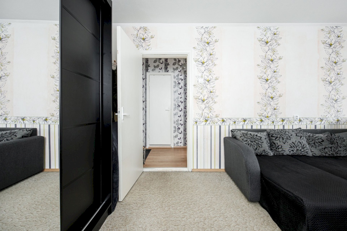 Tallinn, Haabersti linnaosa, Väike-Õismäe, Õismäe tee 99