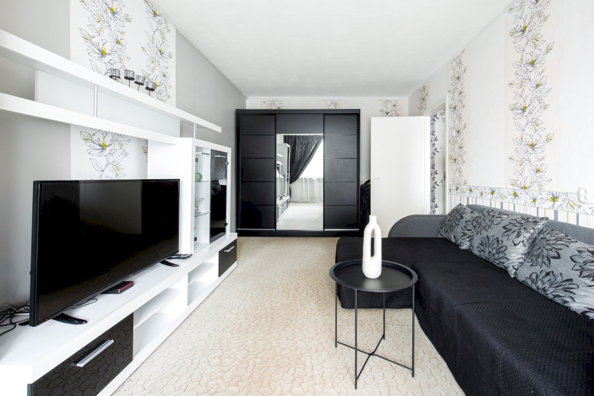 Tallinn, Haabersti linnaosa, Väike-Õismäe, Õismäe tee 99