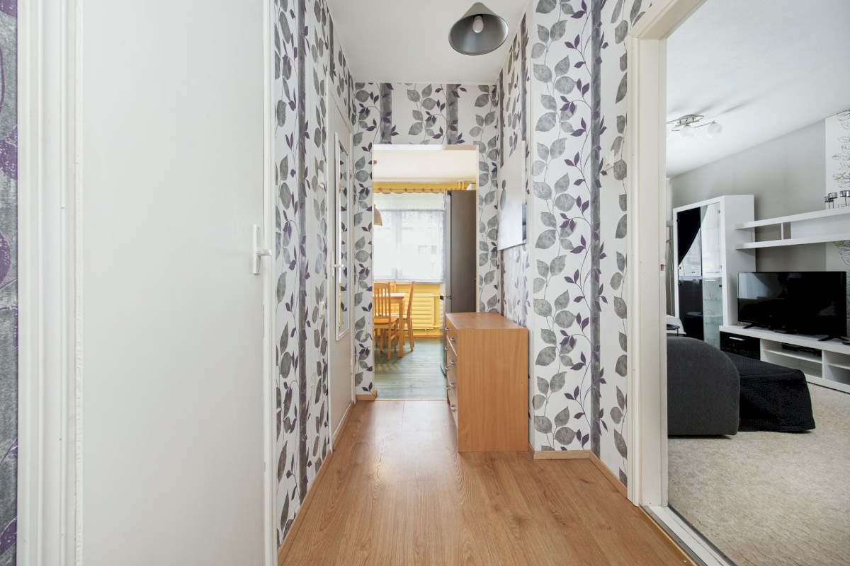 Tallinn, Haabersti linnaosa, Väike-Õismäe, Õismäe tee 99