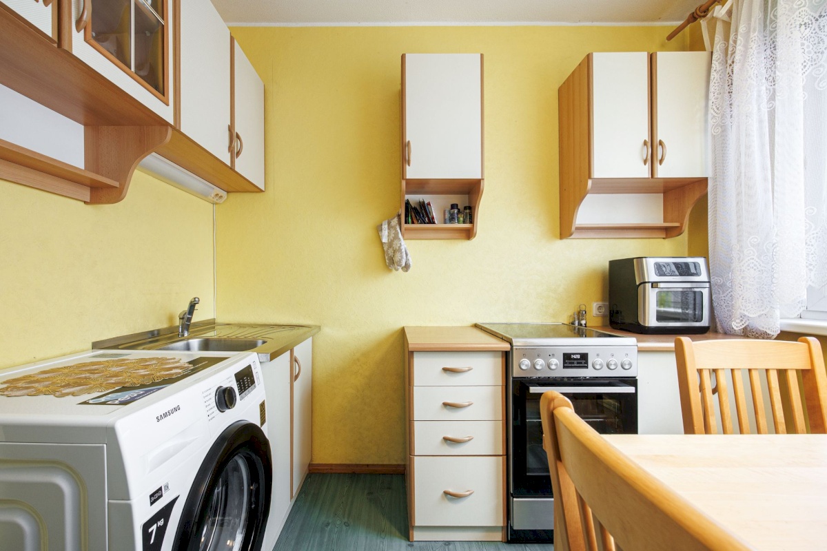 Tallinn, Haabersti linnaosa, Väike-Õismäe, Õismäe tee 99