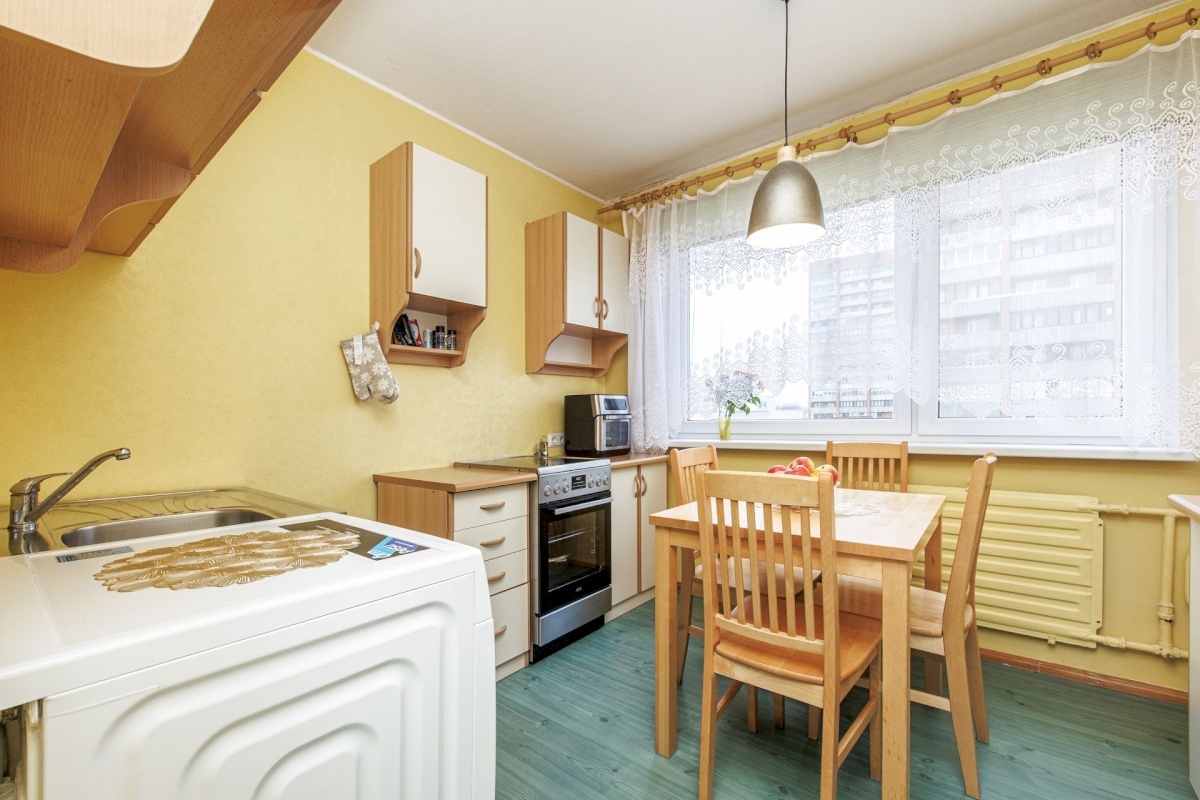 Tallinn, Haabersti linnaosa, Väike-Õismäe, Õismäe tee 99