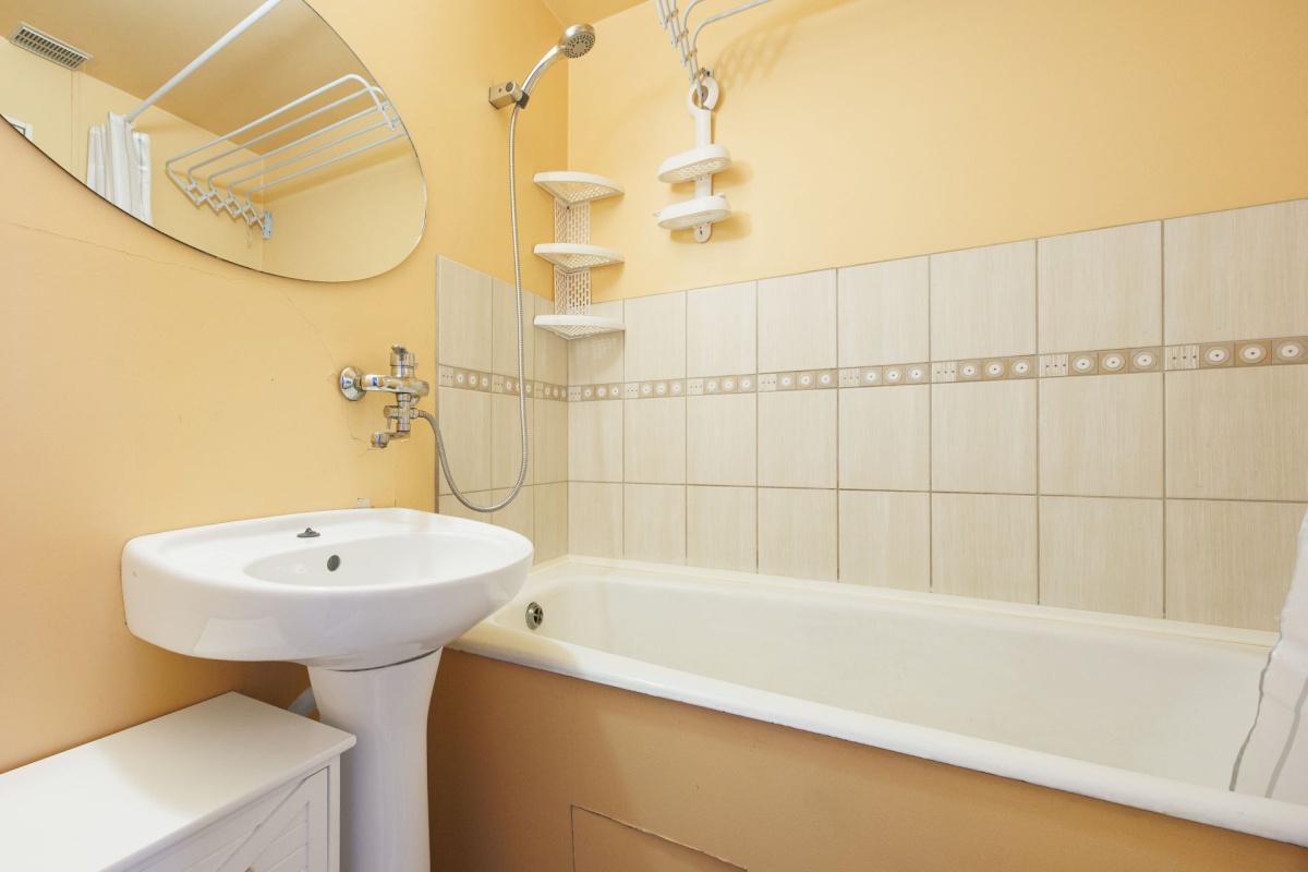 Tallinn, Haabersti linnaosa, Väike-Õismäe, Õismäe tee 99