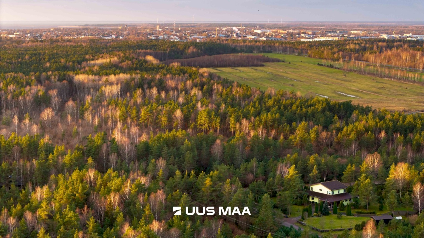 Saaremaa vald, Upa küla, Kaarli tee 10