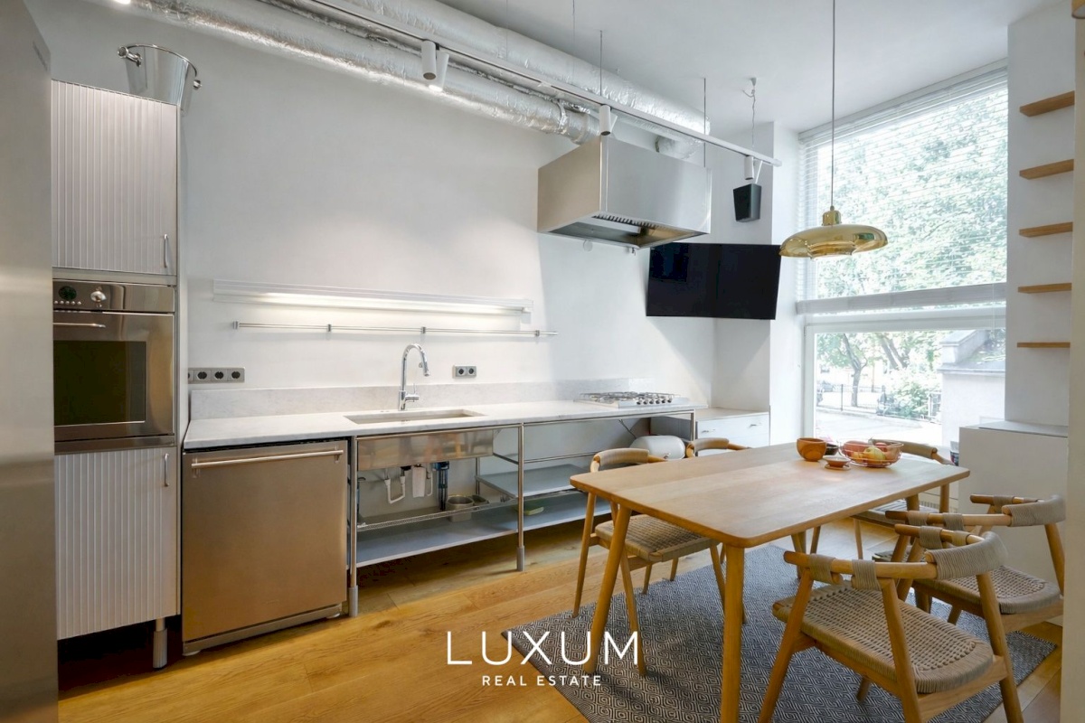 Tallinn, Kesklinna linnaosa, Kreutzwaldi 10