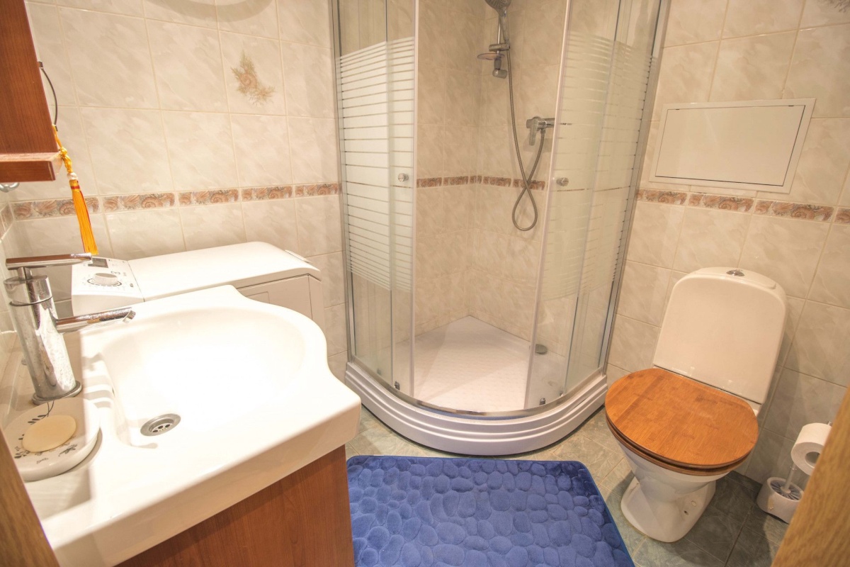 Tallinn, Kesklinna linnaosa, Raua, Tina 16