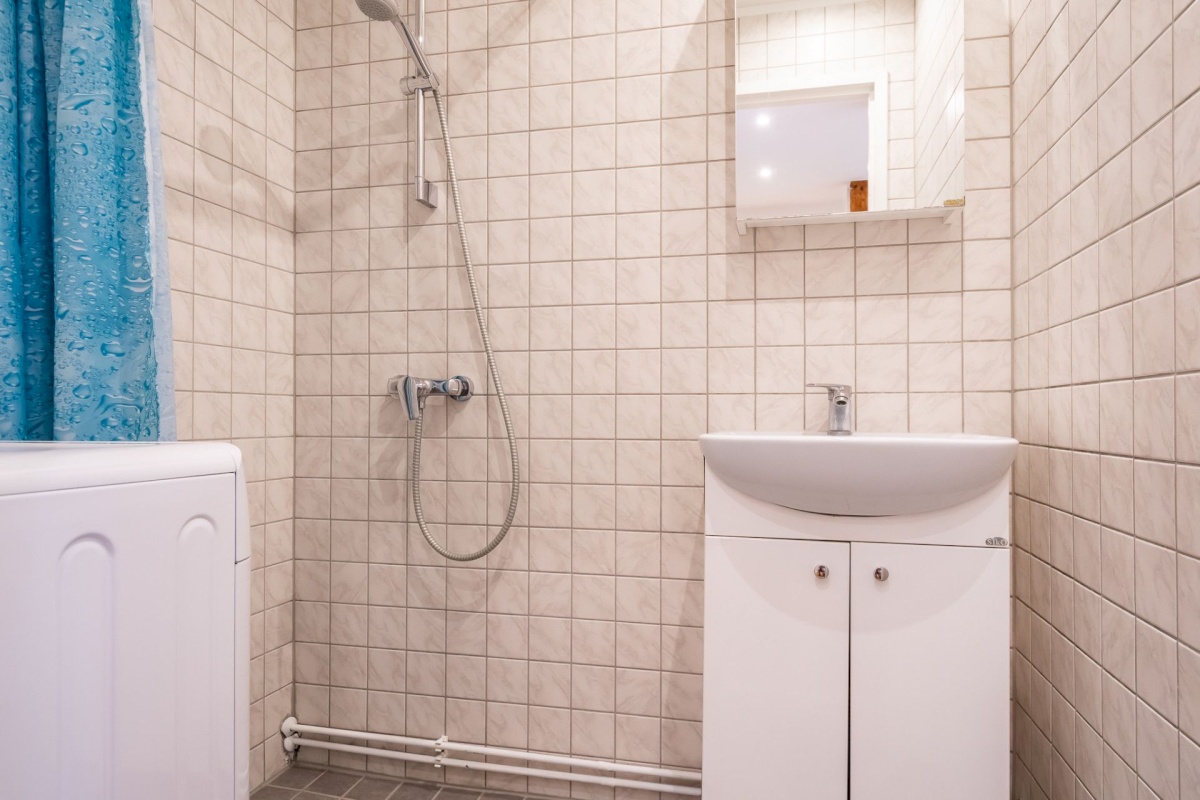 Tallinn, Kesklinna linnaosa, Uus Maailm, Saturni 7