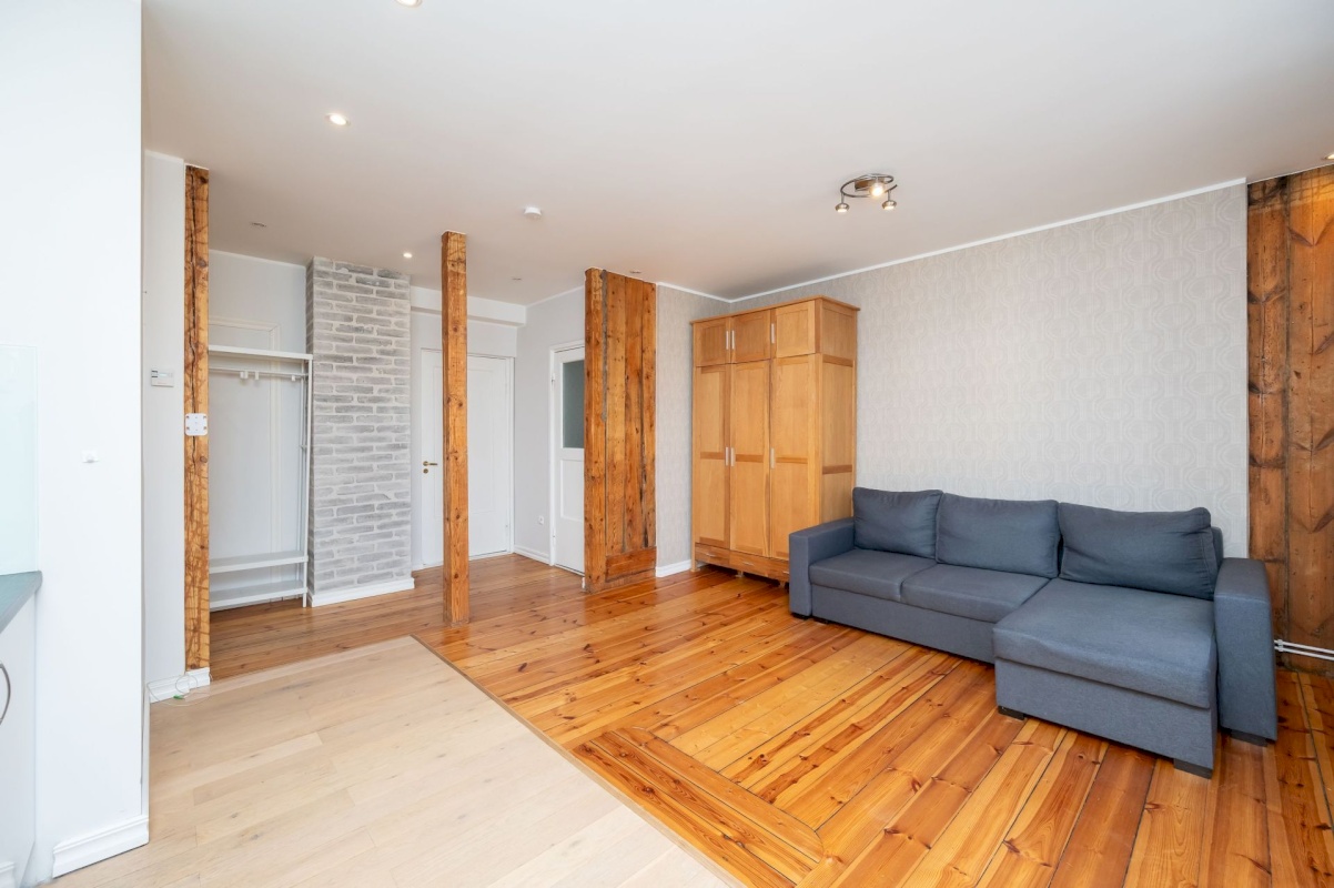 Tallinn, Kesklinna linnaosa, Uus Maailm, Saturni 7