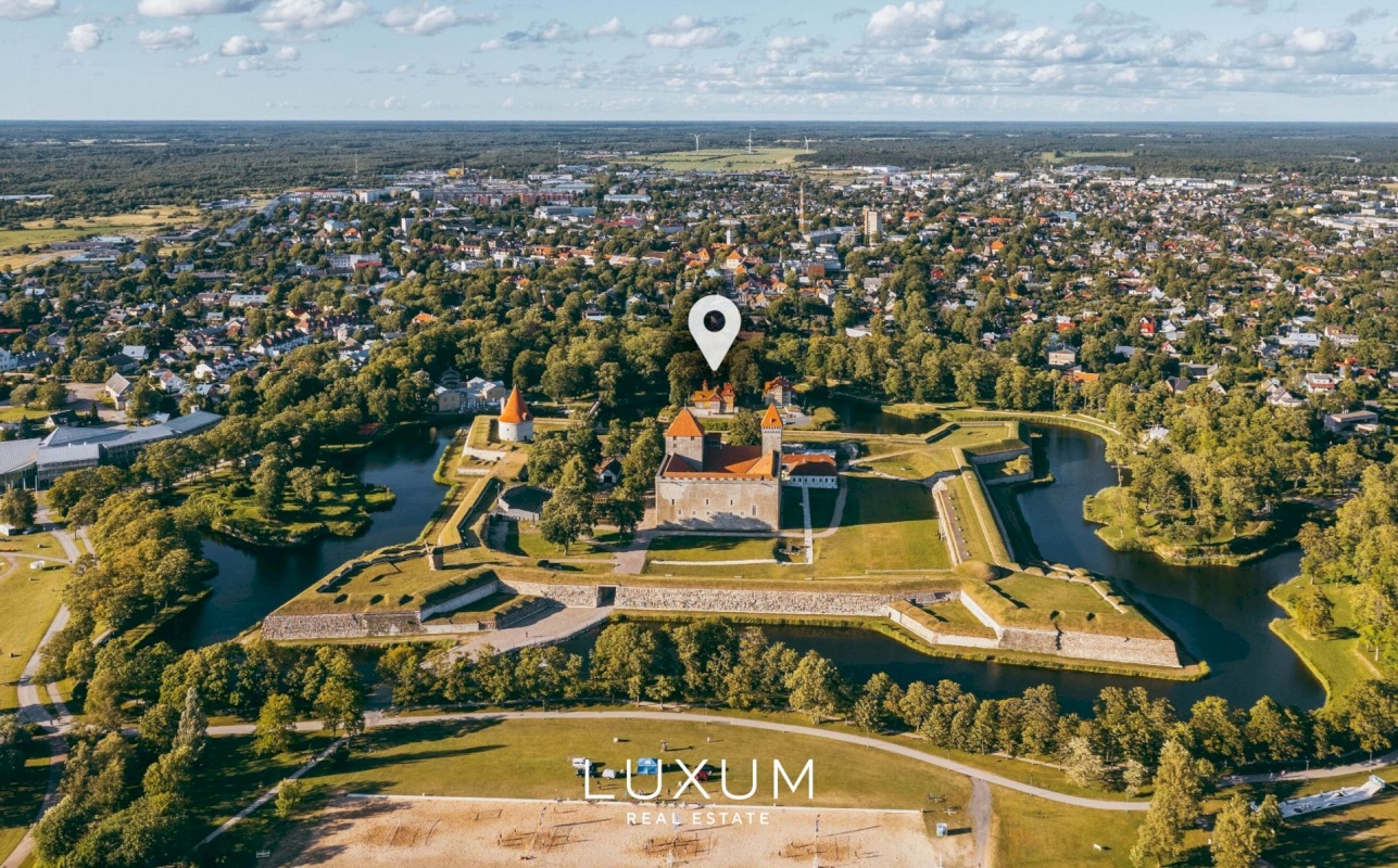 Saaremaa vald, Kuressaare linn, Lossi tn 16