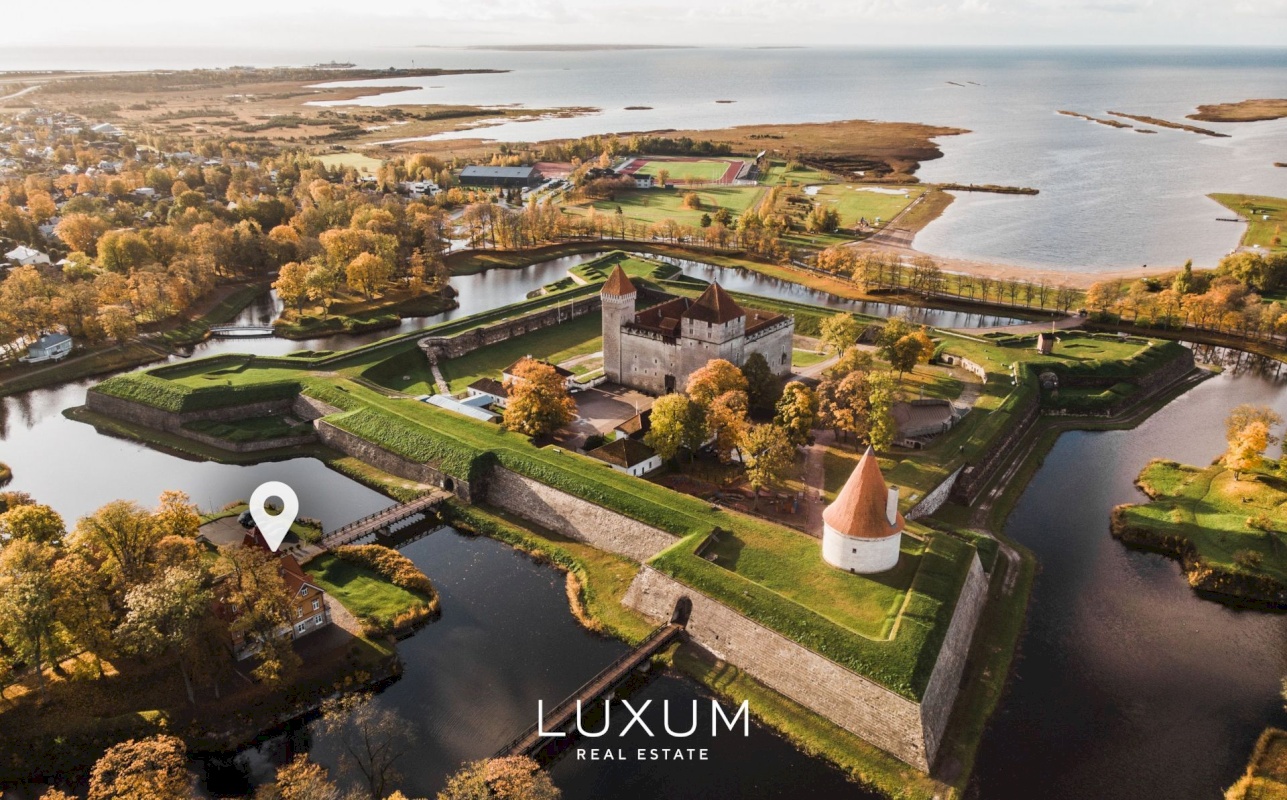 Saaremaa vald, Kuressaare linn, Lossi tn 16