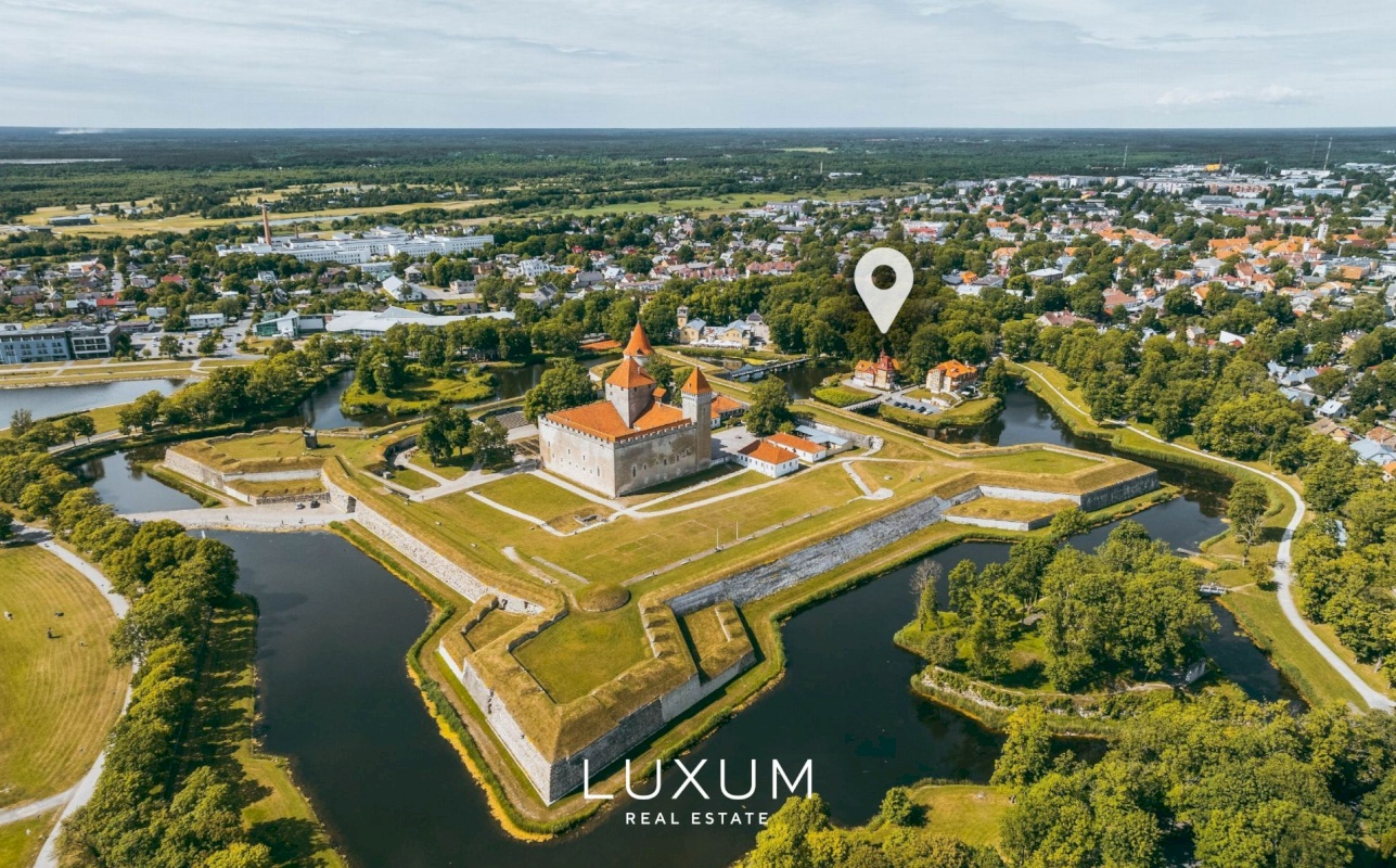 Saaremaa vald, Kuressaare linn, Lossi tn 16