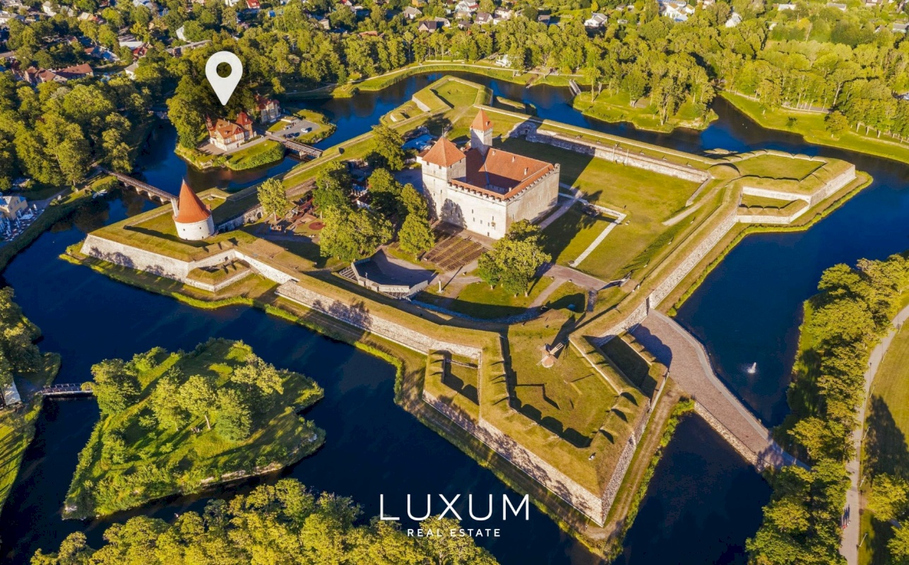 Saaremaa vald, Kuressaare linn, Lossi tn 16