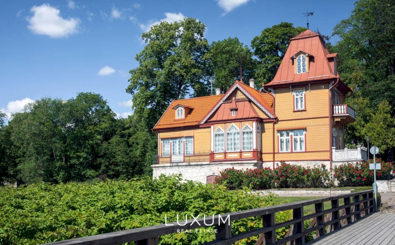 Saaremaa vald, Kuressaare linn, Lossi tn 16