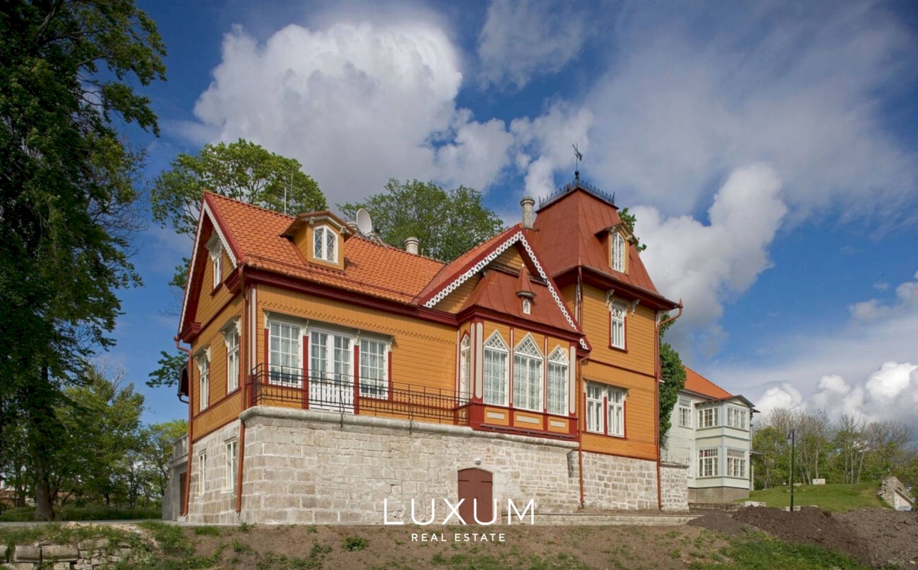 Saaremaa vald, Kuressaare linn, Lossi tn 16