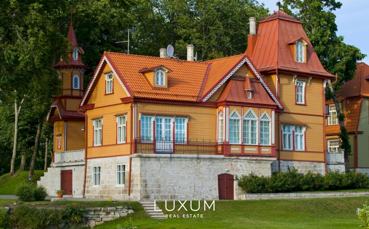 Saaremaa vald, Kuressaare linn, Lossi tn 16