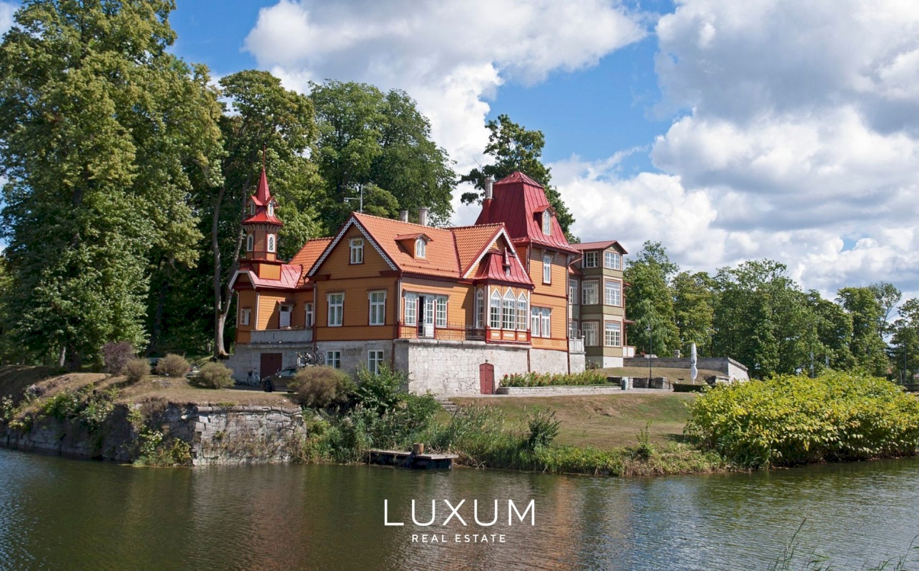 Saaremaa vald, Kuressaare linn, Lossi tn 16