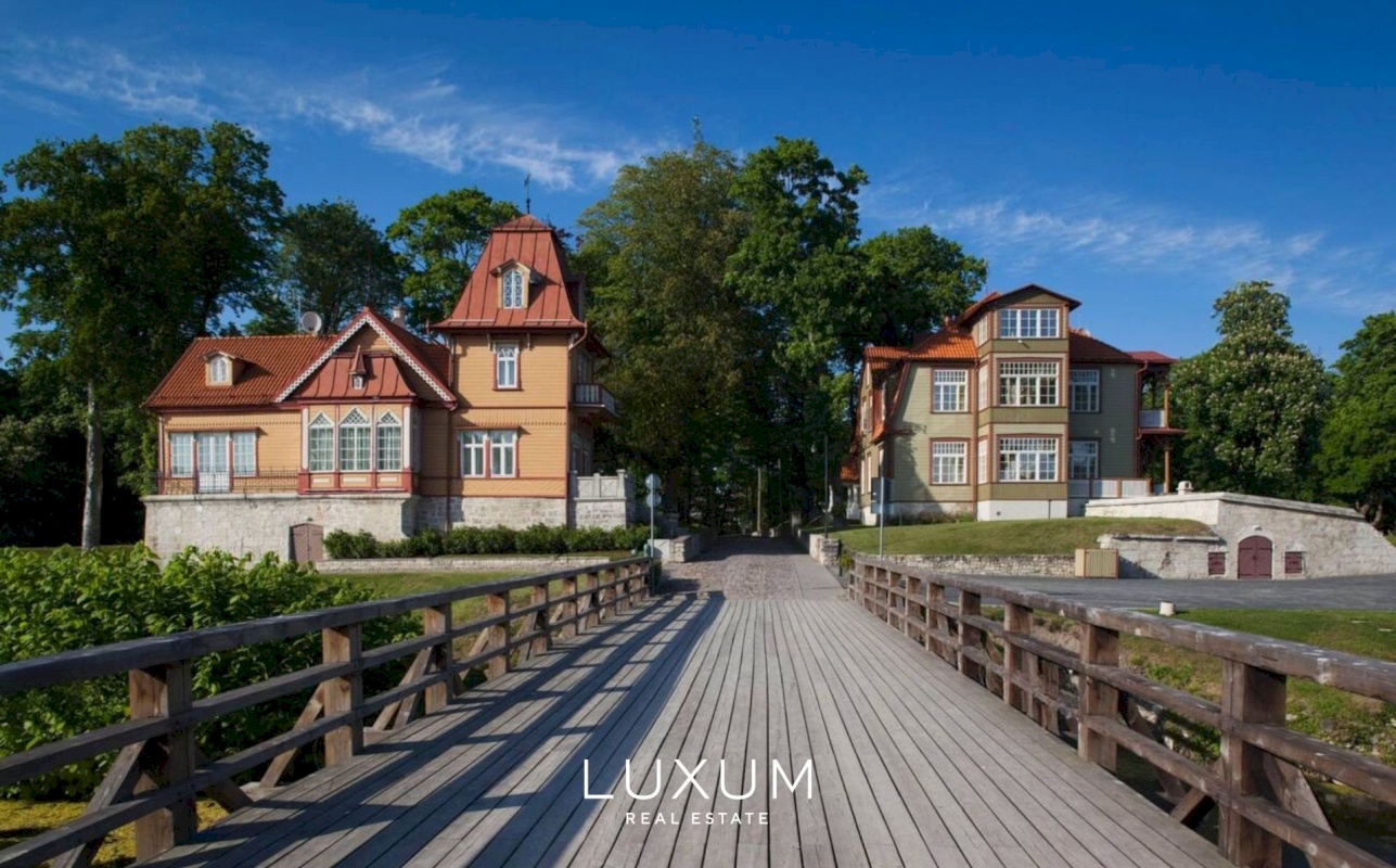 Saaremaa vald, Kuressaare linn, Lossi tn 16