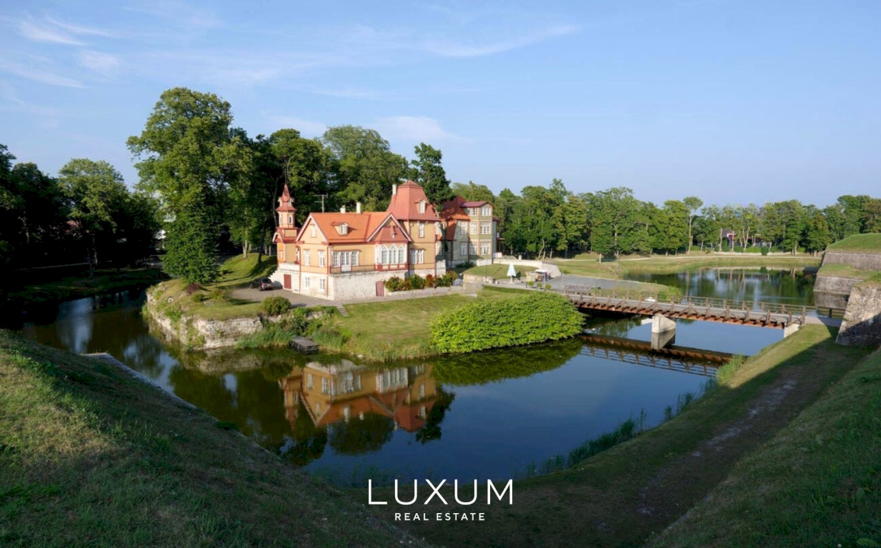 Saaremaa vald, Kuressaare linn, Lossi tn 16