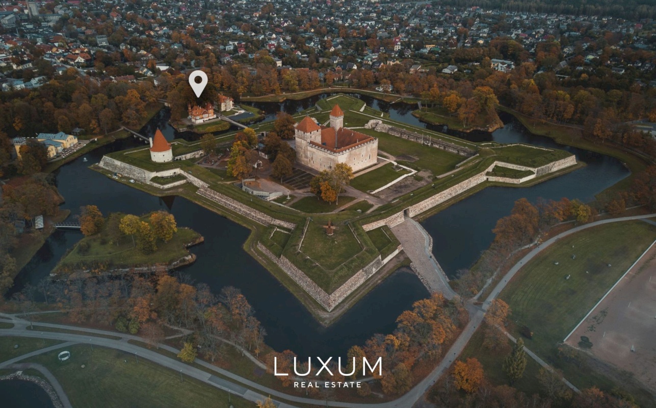 Saaremaa vald, Kuressaare linn, Lossi tn 16