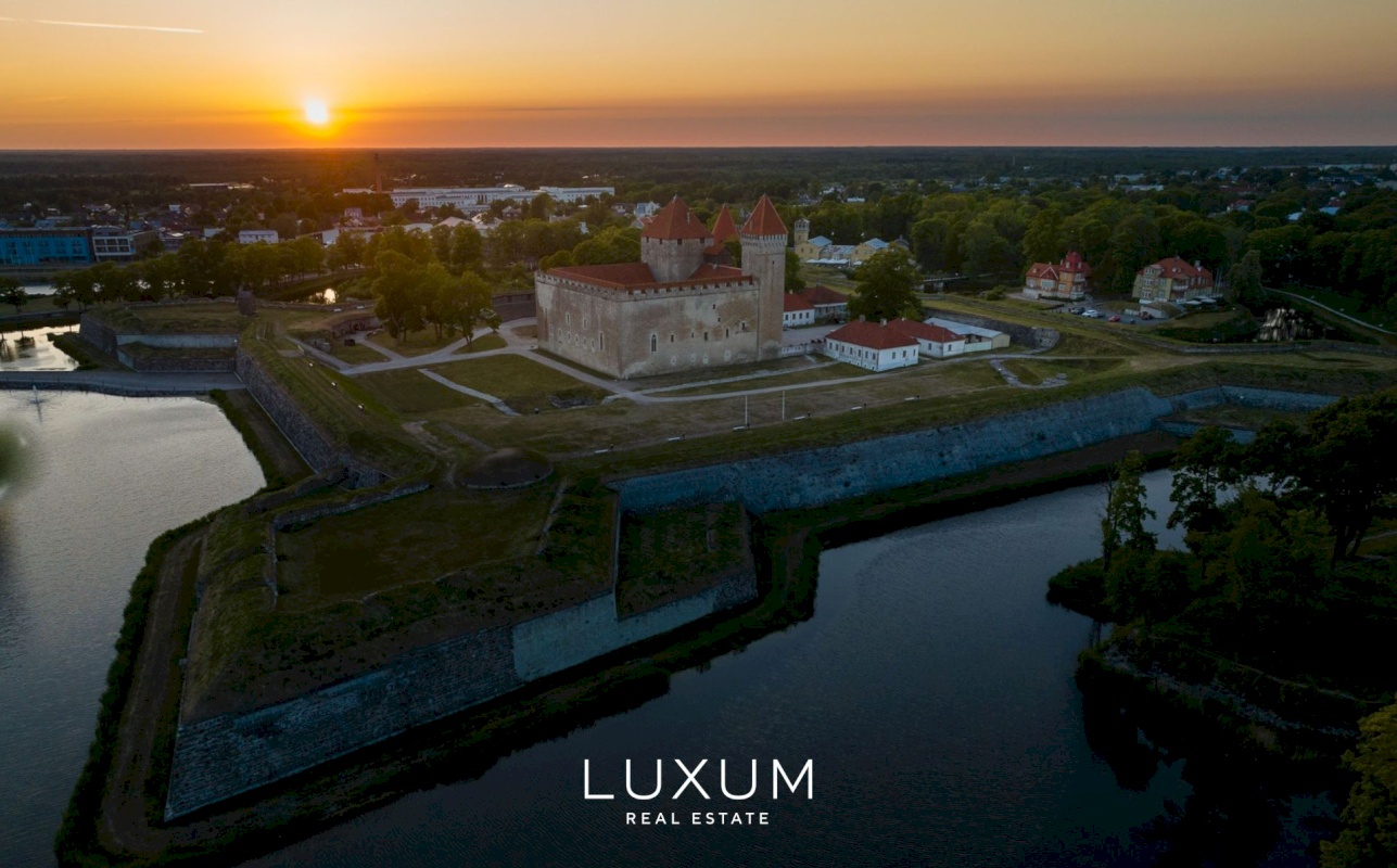 Saaremaa vald, Kuressaare linn, Lossi tn 16