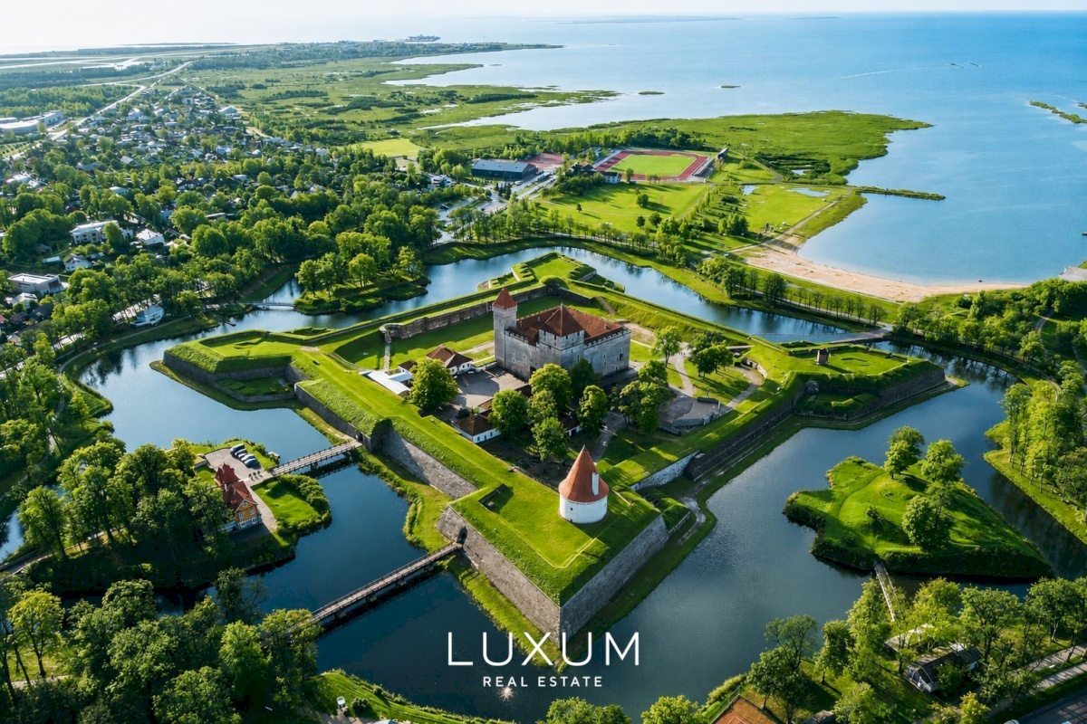 Saaremaa vald, Kuressaare linn, Lossi tn 16