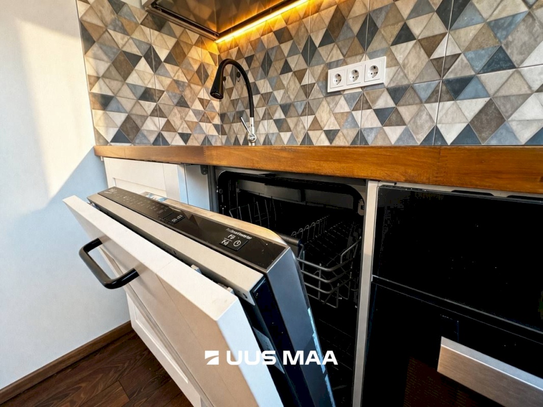 Tallinn, Mustamäe linnaosa, A. H. Tammsaare tee 121