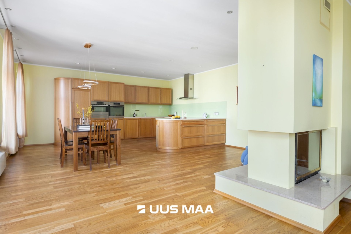 Tallinn, Kesklinna linnaosa, Kadriorg, F. R. Kreutzwaldi 11