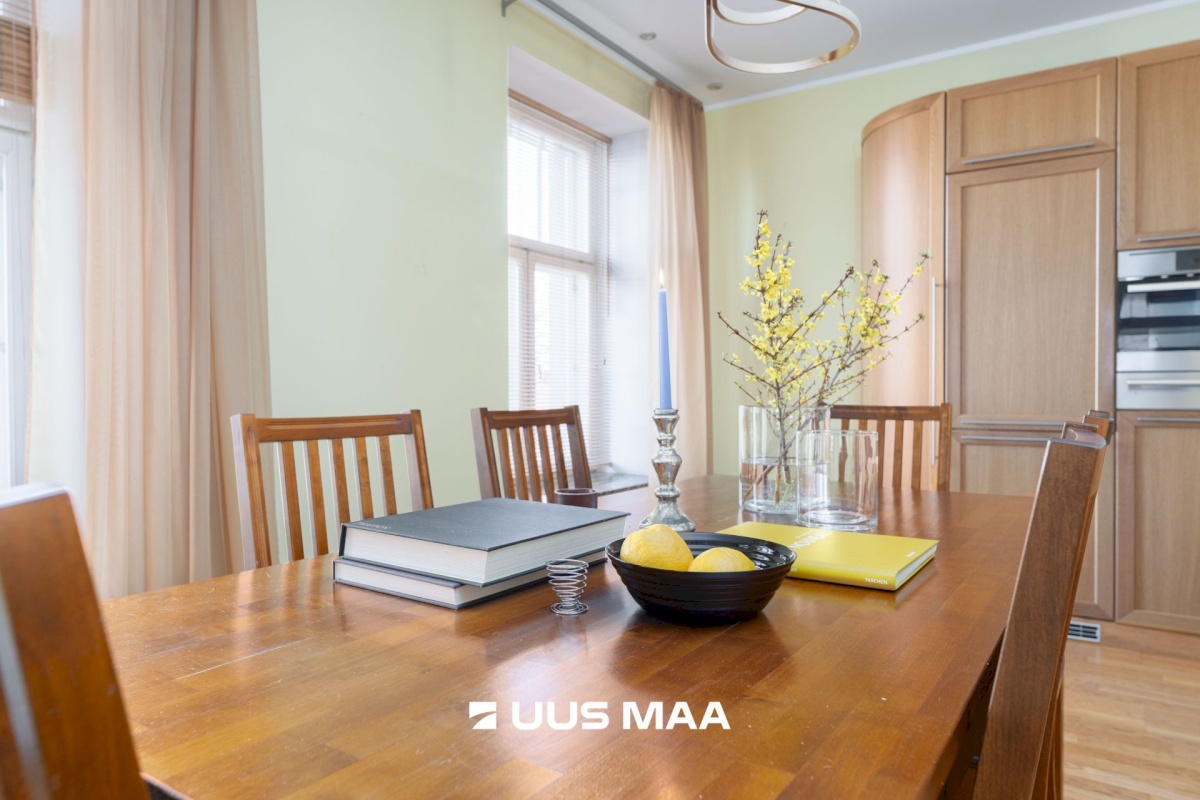 Tallinn, Kesklinna linnaosa, Kadriorg, F. R. Kreutzwaldi 11