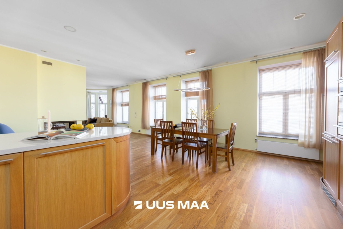 Tallinn, Kesklinna linnaosa, Kadriorg, F. R. Kreutzwaldi 11