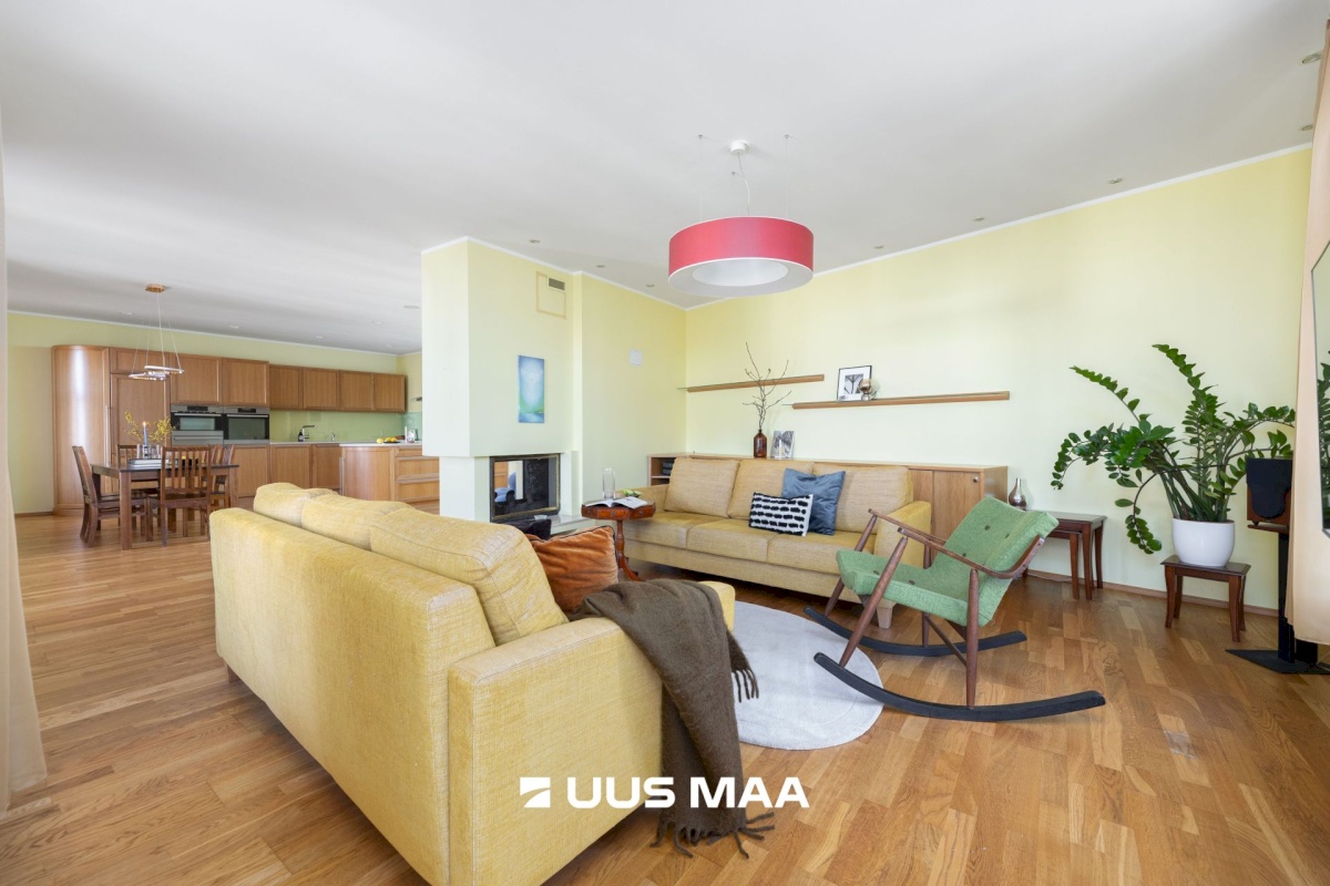 Tallinn, Kesklinna linnaosa, Kadriorg, F. R. Kreutzwaldi 11