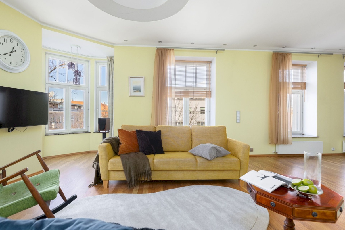 Tallinn, Kesklinna linnaosa, Kadriorg, F. R. Kreutzwaldi 11