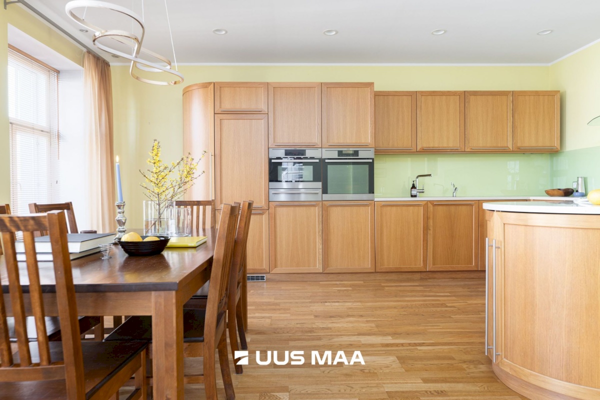 Tallinn, Kesklinna linnaosa, Kadriorg, F. R. Kreutzwaldi 11