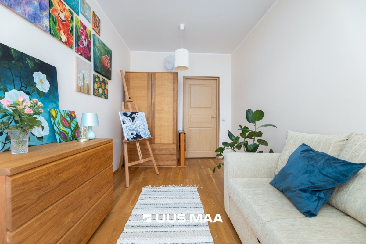 Tallinn, Kesklinna linnaosa, Kadriorg, F. R. Kreutzwaldi 11