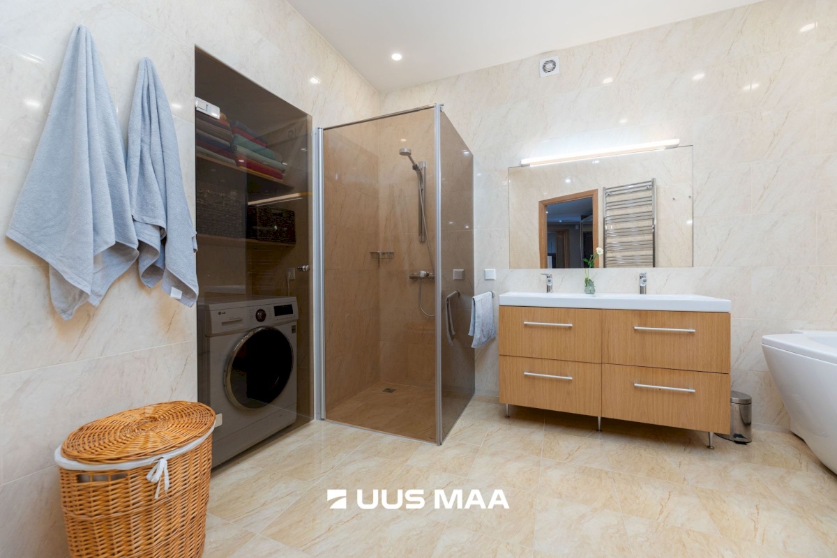 Tallinn, Kesklinna linnaosa, Kadriorg, F. R. Kreutzwaldi 11