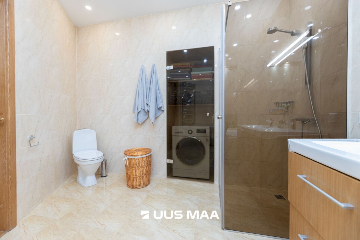 Tallinn, Kesklinna linnaosa, Kadriorg, F. R. Kreutzwaldi 11