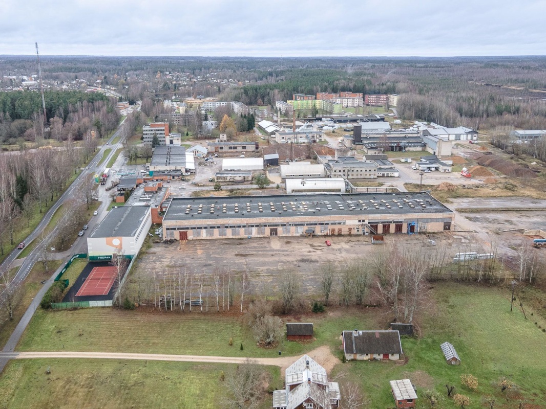 Tõrva vald, Tõrva linn, Tööstuse 1  ja 3